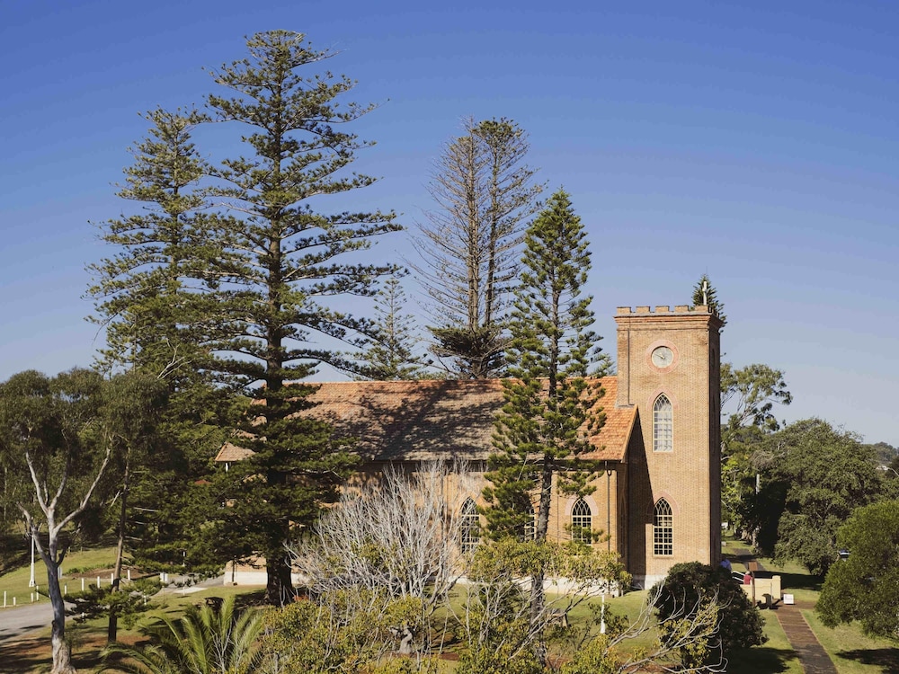 Mercure Centro Port Macquarie 64/68