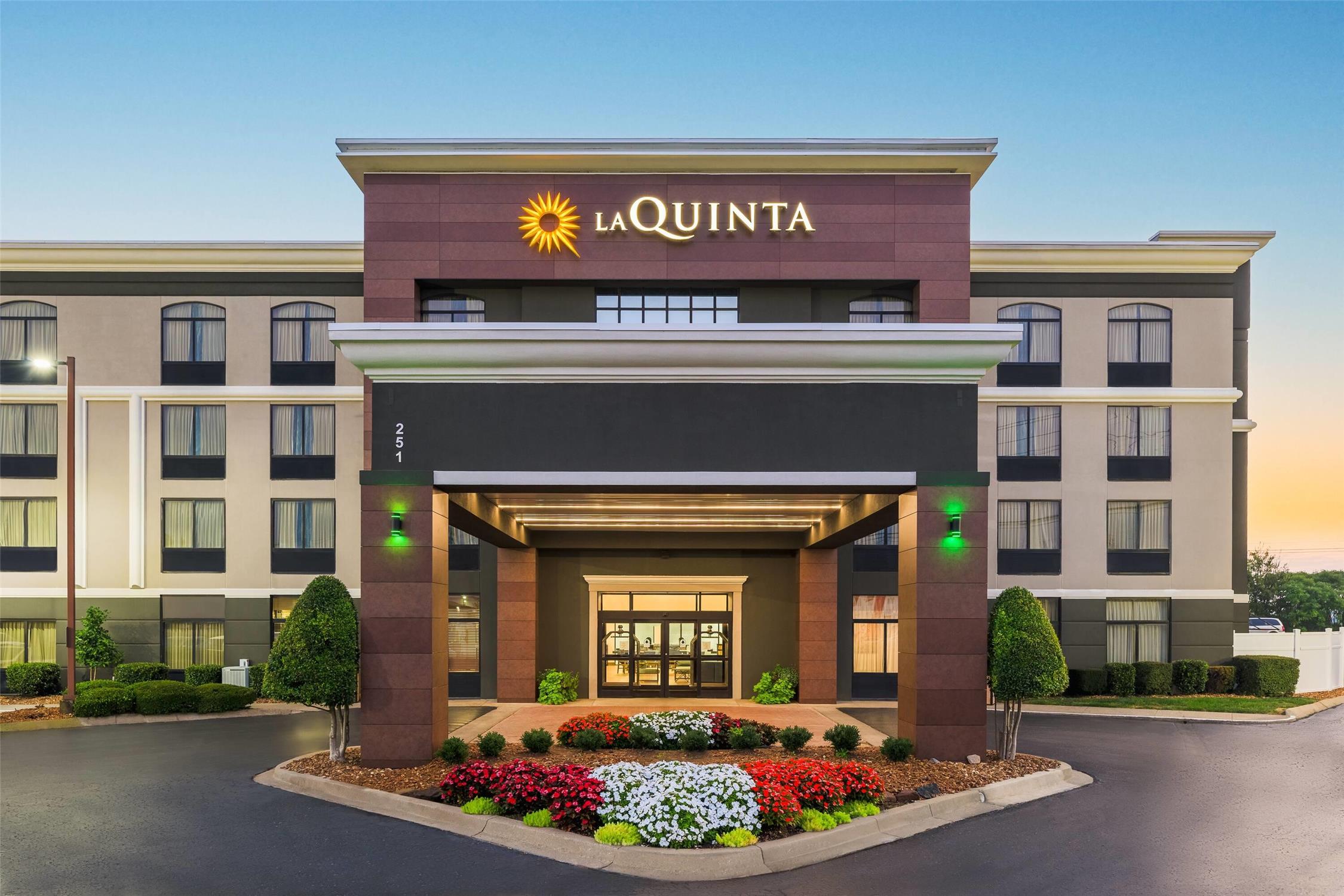 La Quinta Inn Suites Clarksville 2/59