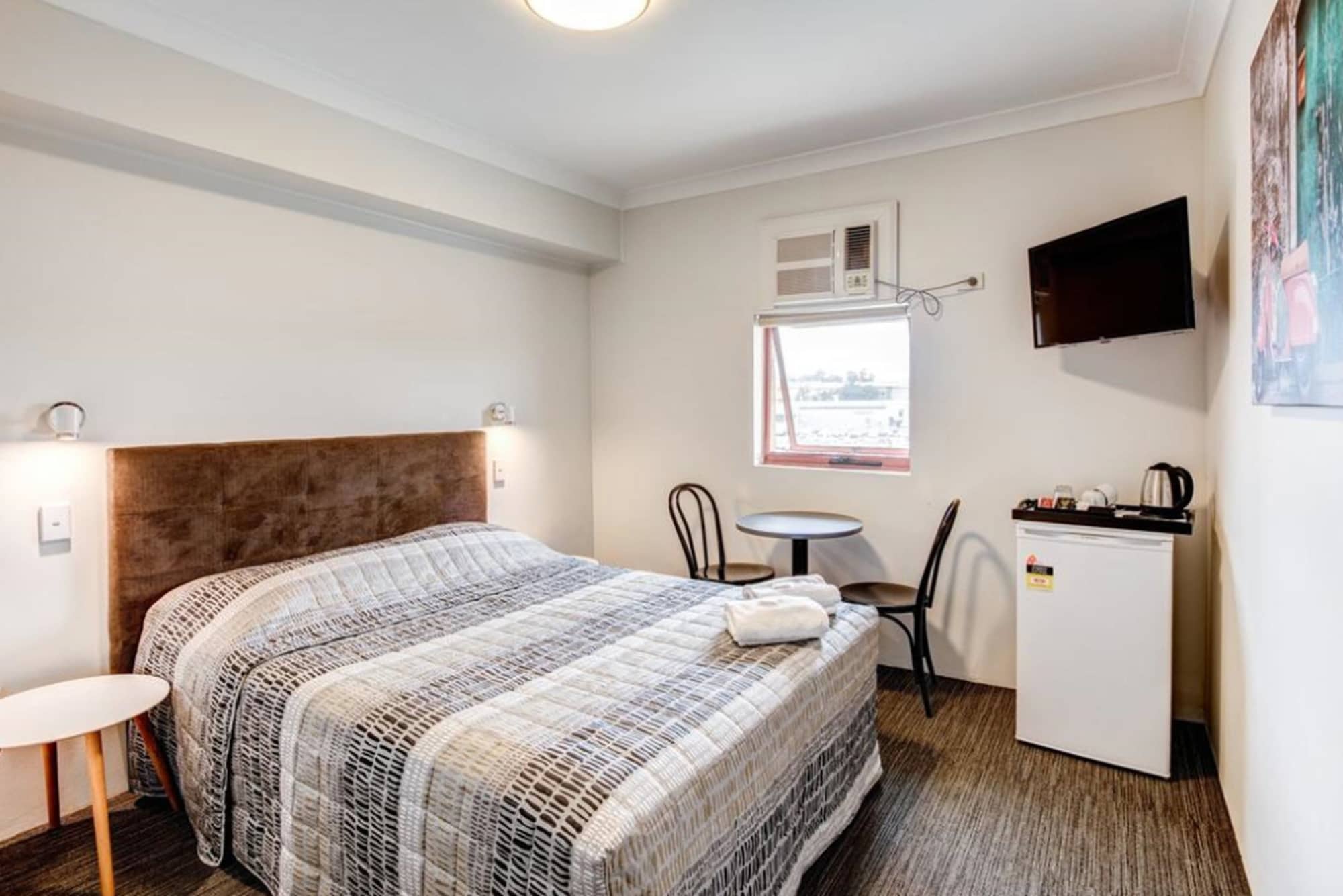 ROOM, ACCESSIBLE