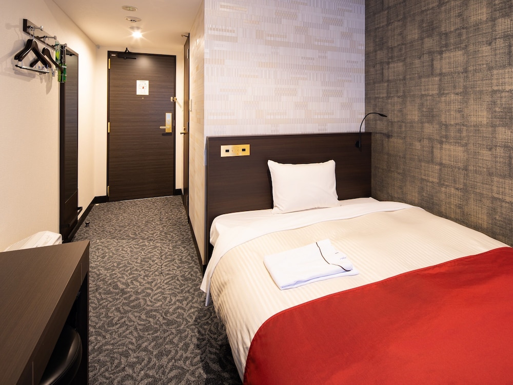 ROOM, SINGLE