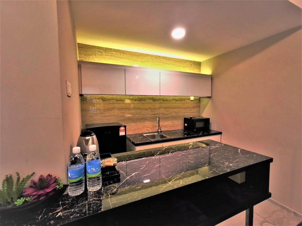 Prestigo Hotel 11/53
