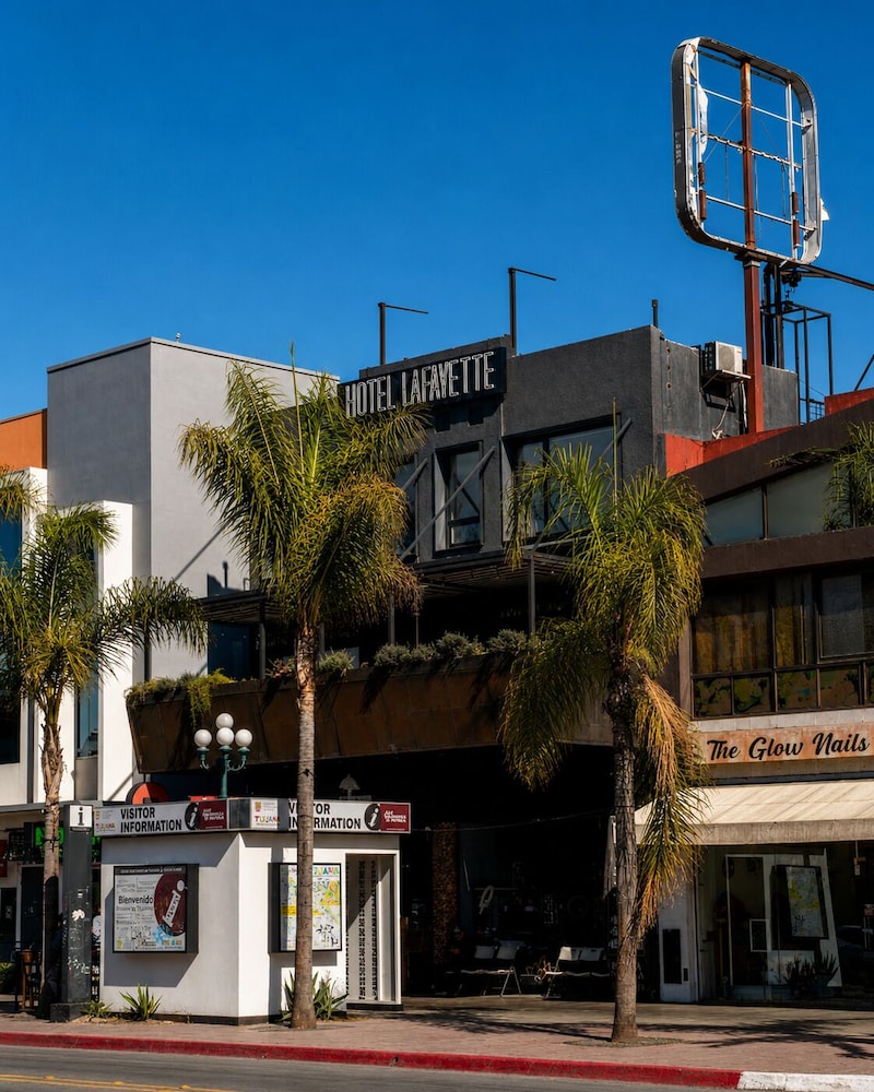 Hotel Boutique Lafayette Tijuana 42/48