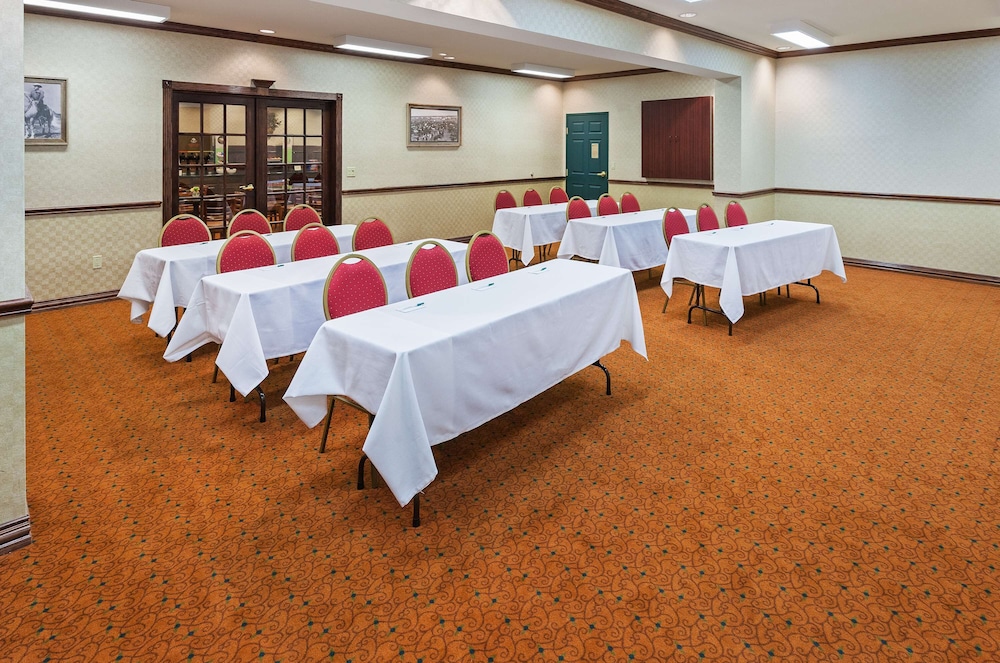Country Inn & Suites By Radisson, Amarillo I-40 West, TX 17/18