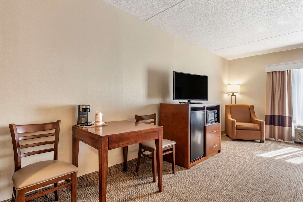 Comfort Inn & Suites Morehead 24/28
