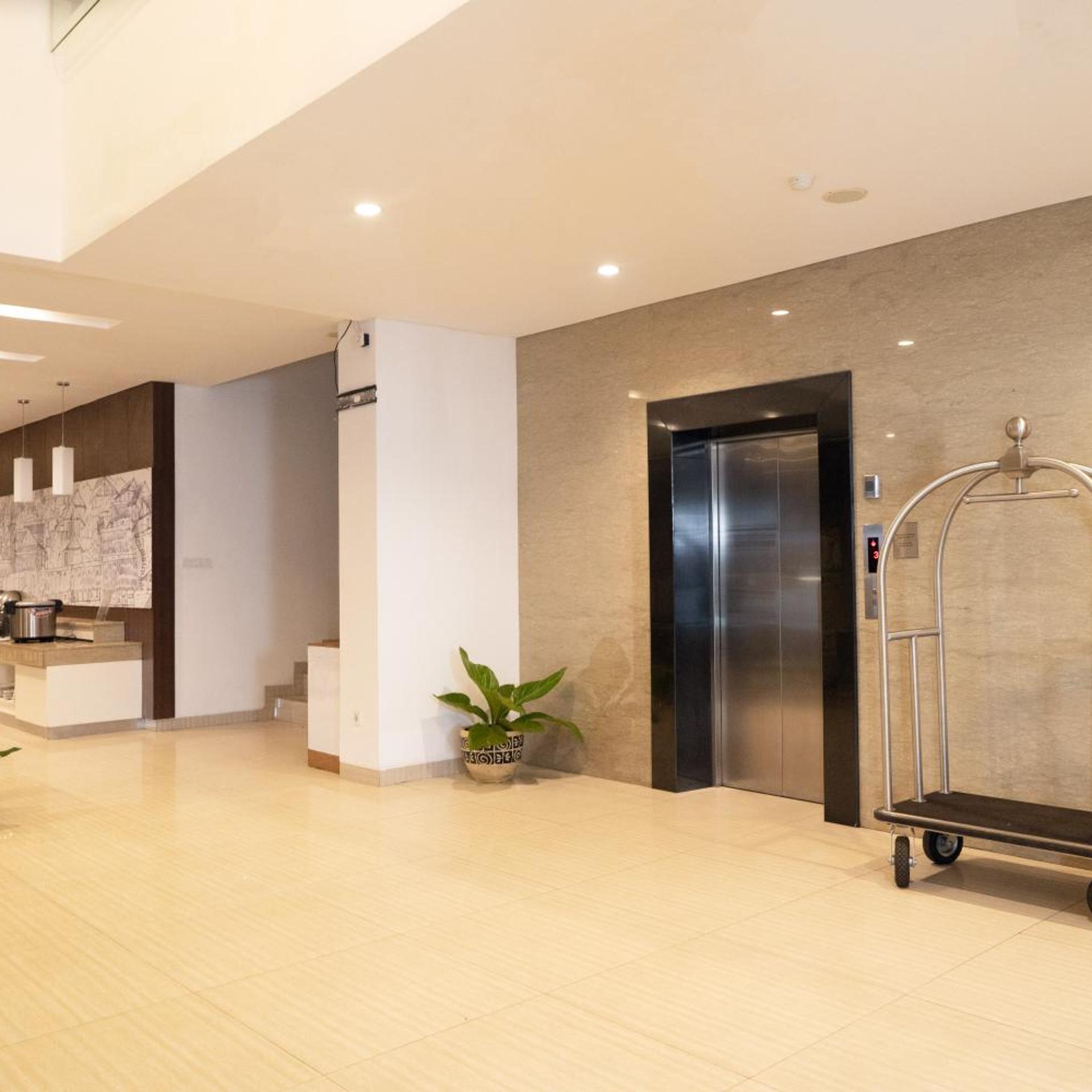 Lynn Hotel Serang 15/43