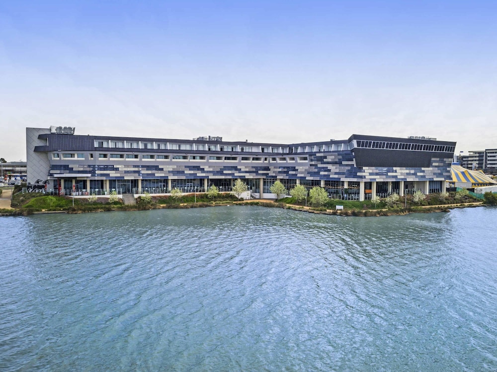 Mercure Melbourne Caroline Springs 44/48