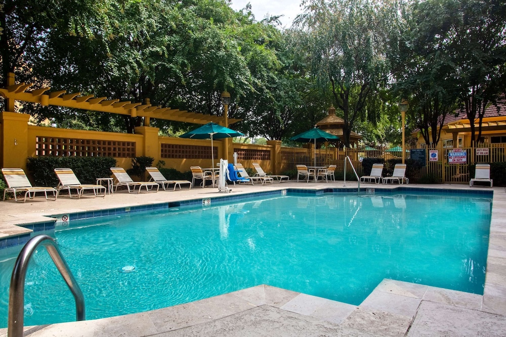 La Quinta Inn & Suites by Wyndham Charlotte Airport South 12/46