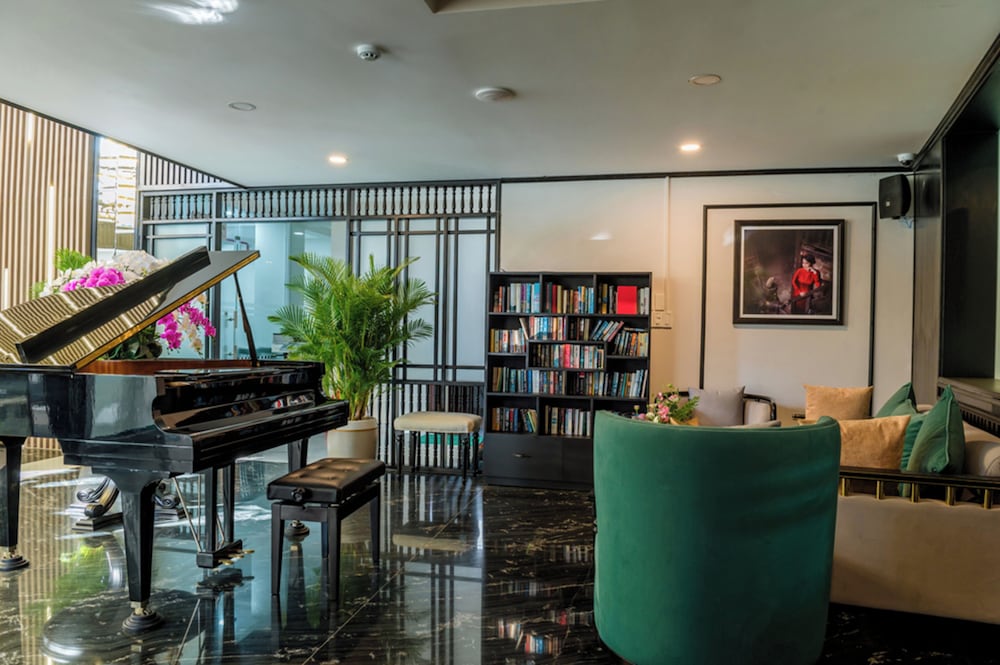 The Palms Hotel 36/55
