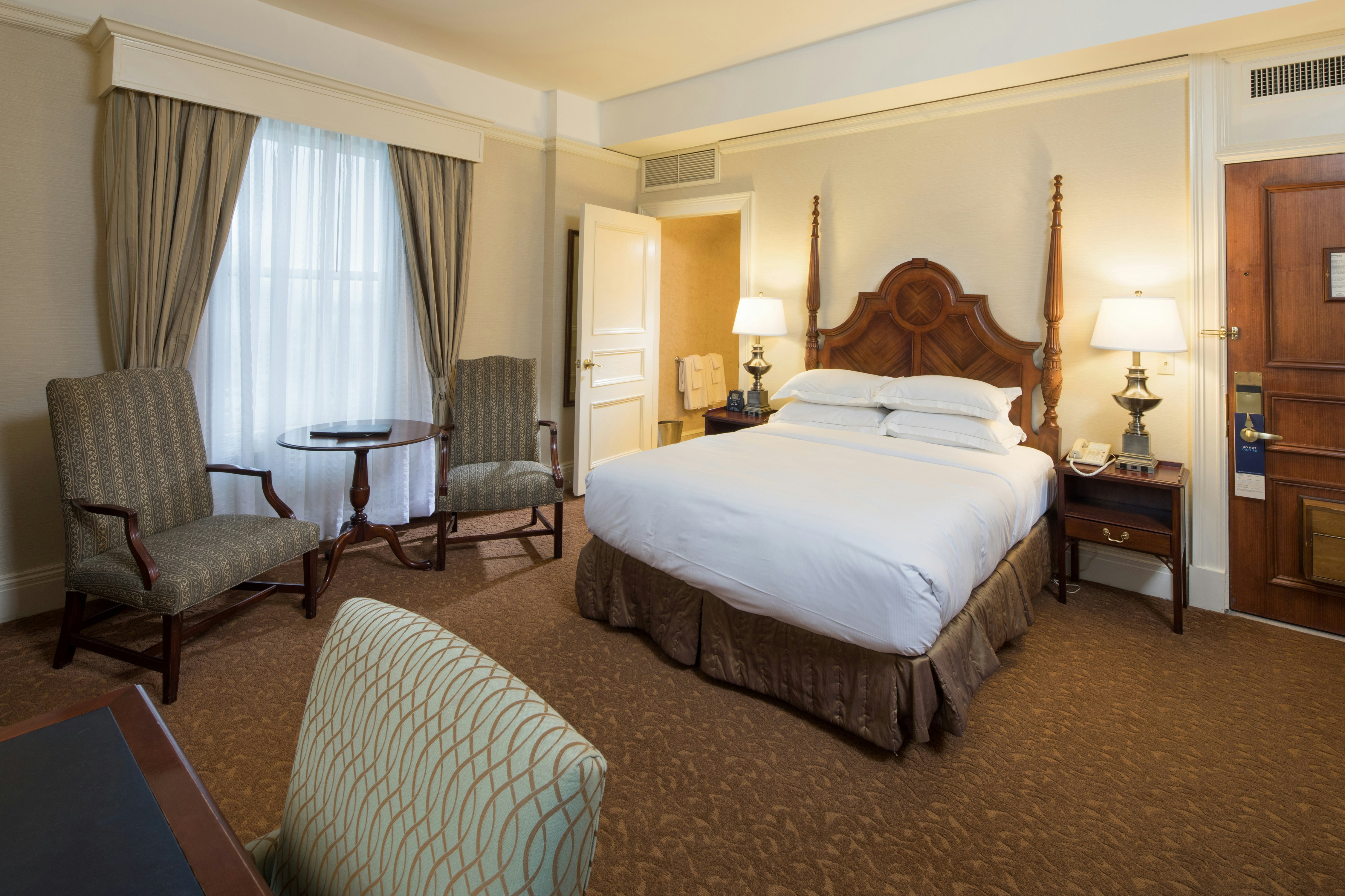 ROOM, QUEEN BED, ACCESSIBLE