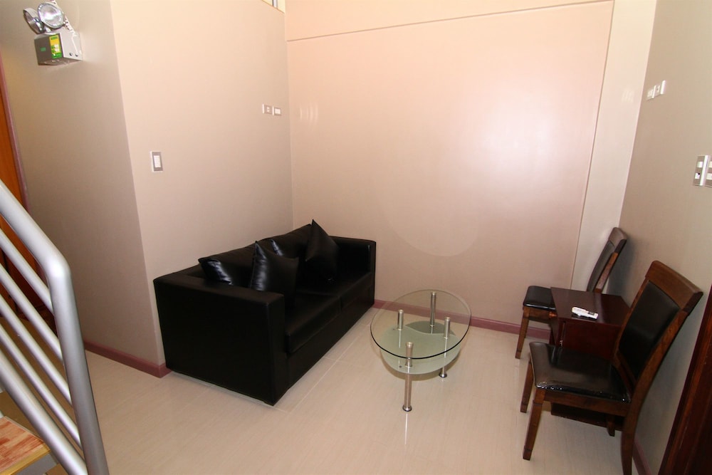 Uptown Condotel 59/73