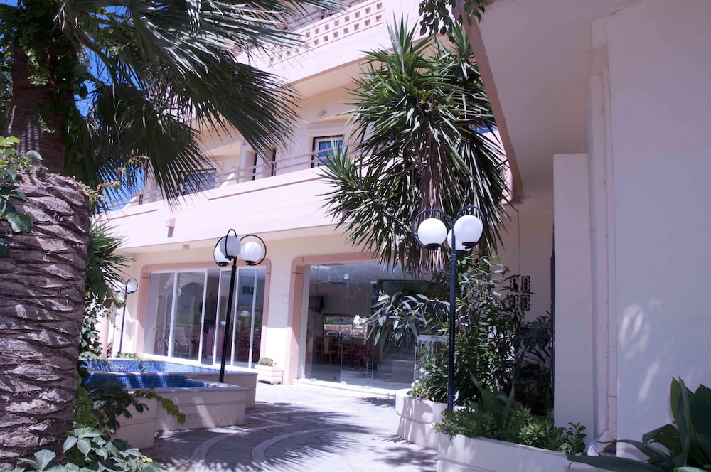 LOULADAKIS APARTMENTS 59/63