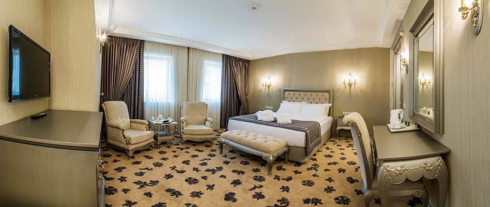 Cassiel Hotel 7/45