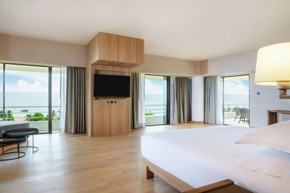 Pullman Phuket Karon Beach Resort 32/80