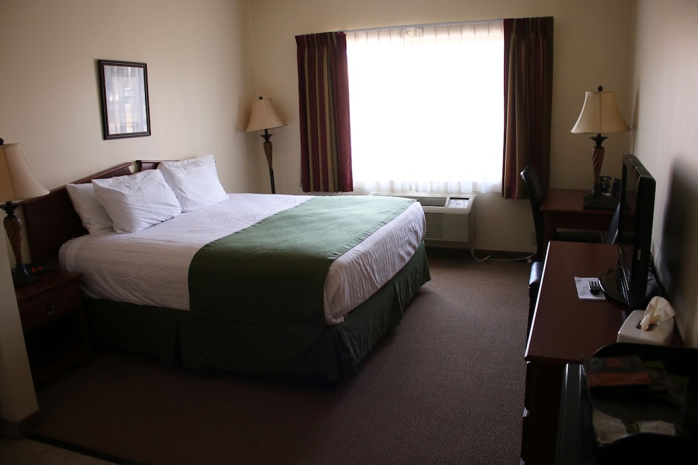 Edgewood Hotel and Suites 6/27