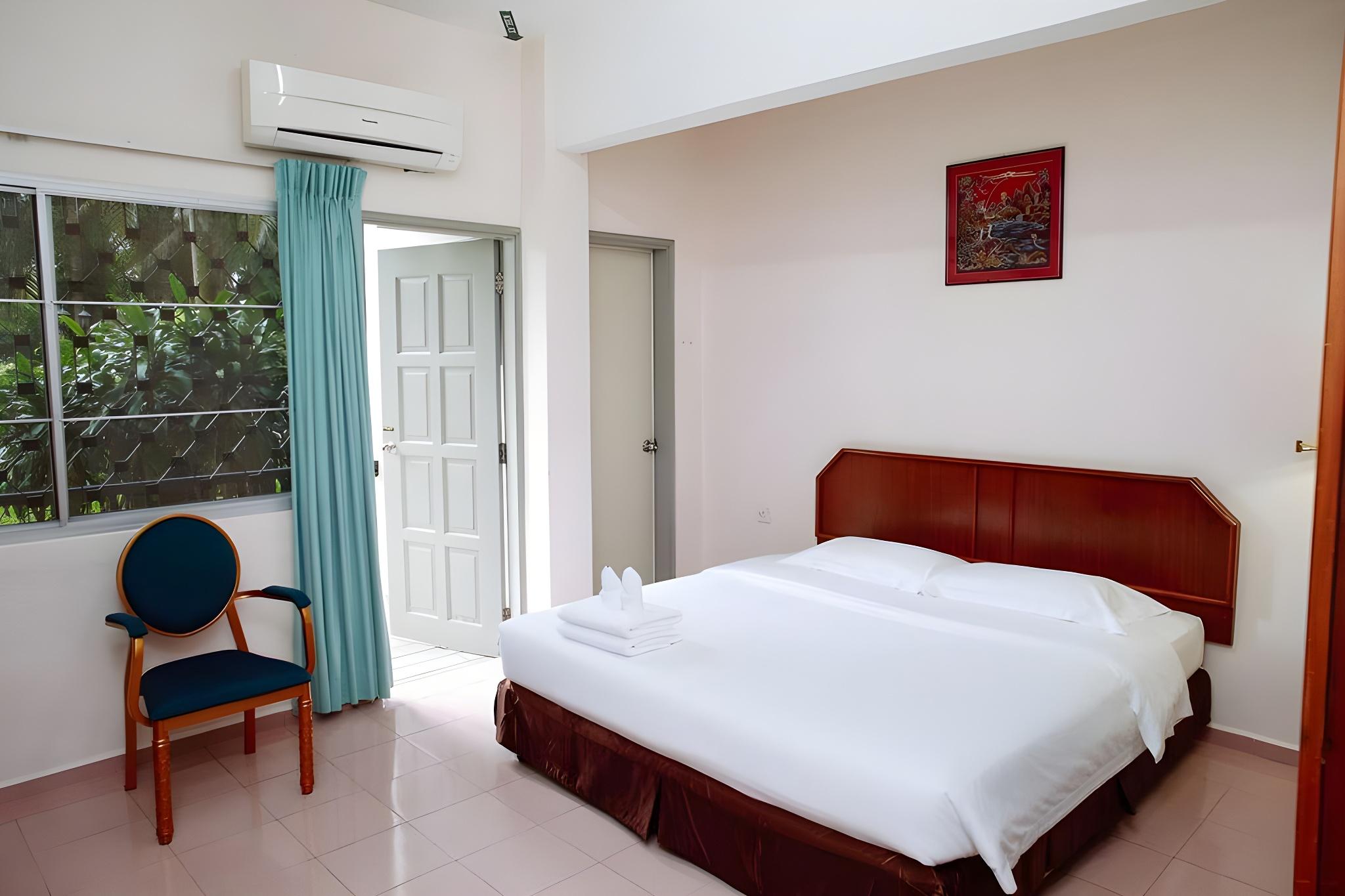 Standard, King Bed, Queen Bed, Building