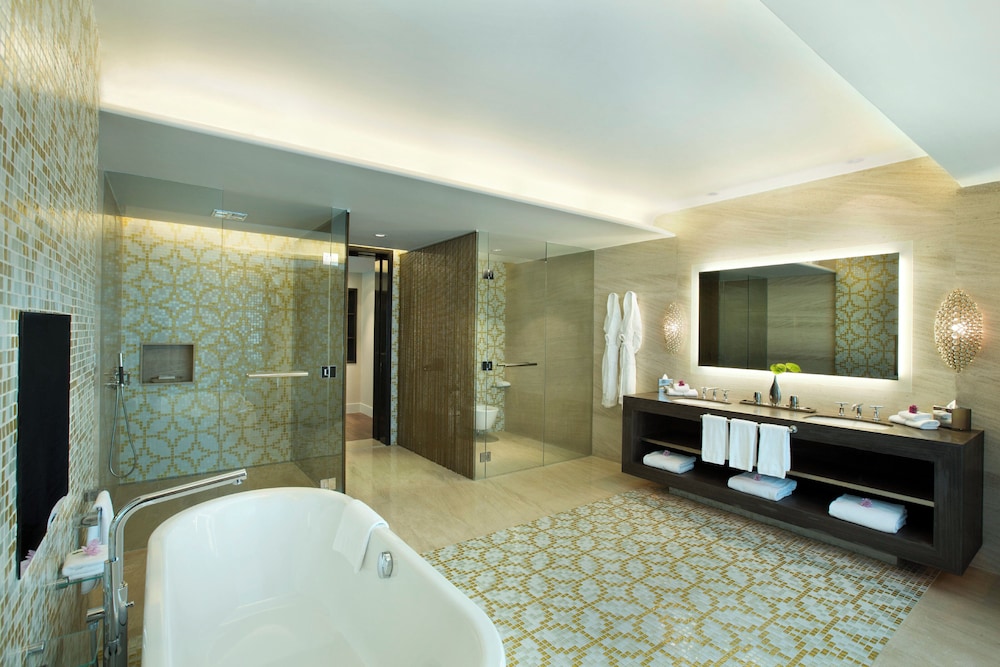 MILLENNIUM AL RAWDAH HOTEL (EX. MILLENNIUM CAPITAL GATE ABU DHABI) 69/70