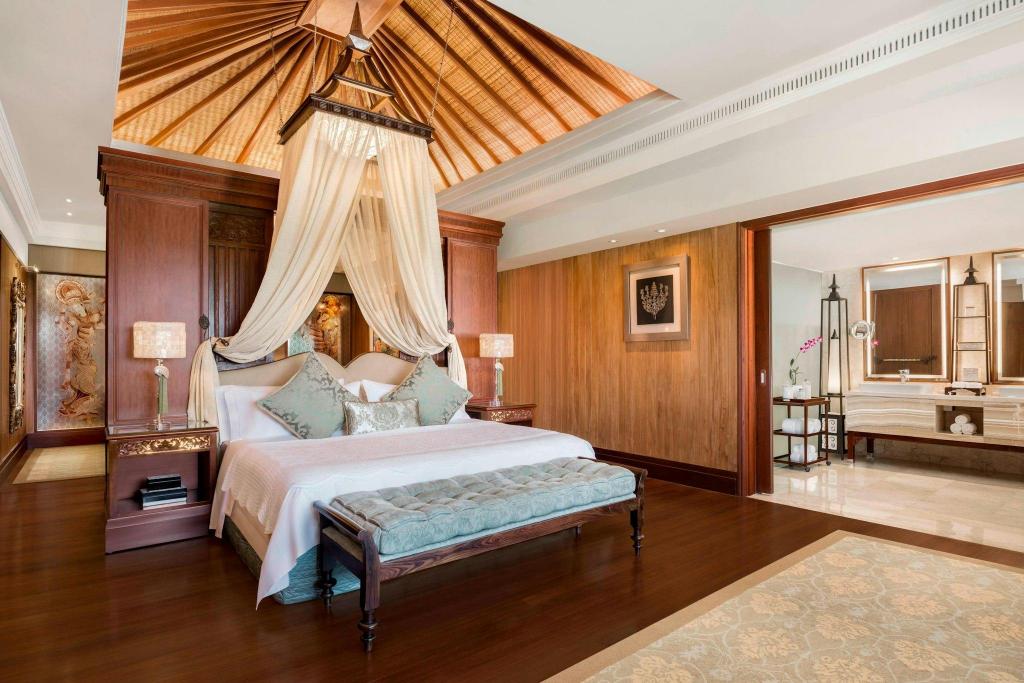 Astor, 2 Bedrooms, Presidential, Grand, Suite, King Bed, 1 King and 2 Double Beds, Ocean View