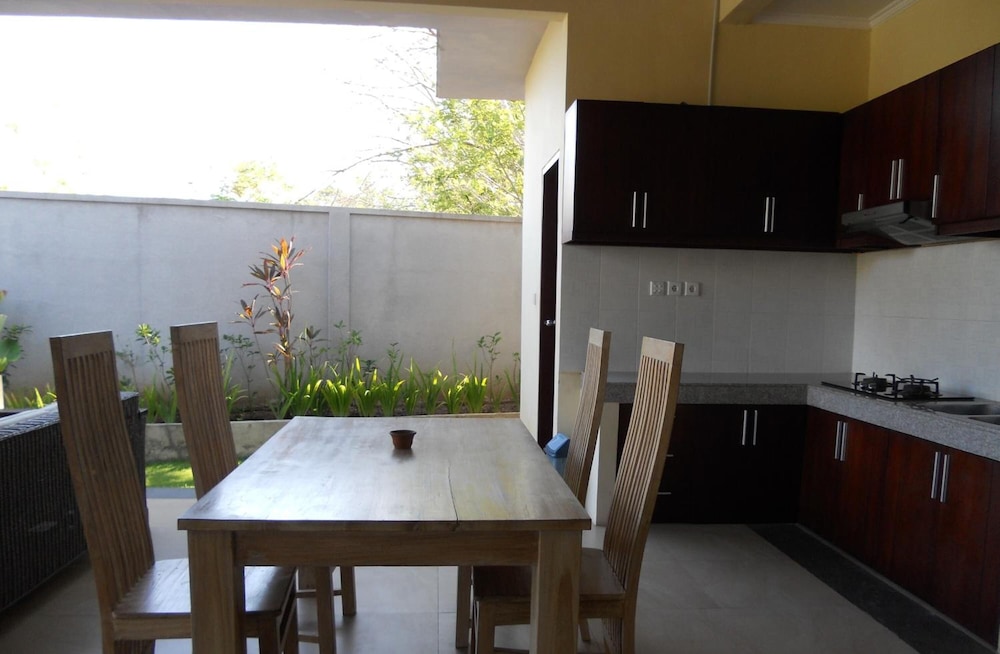 Avisara Villa and Guest House 41/50