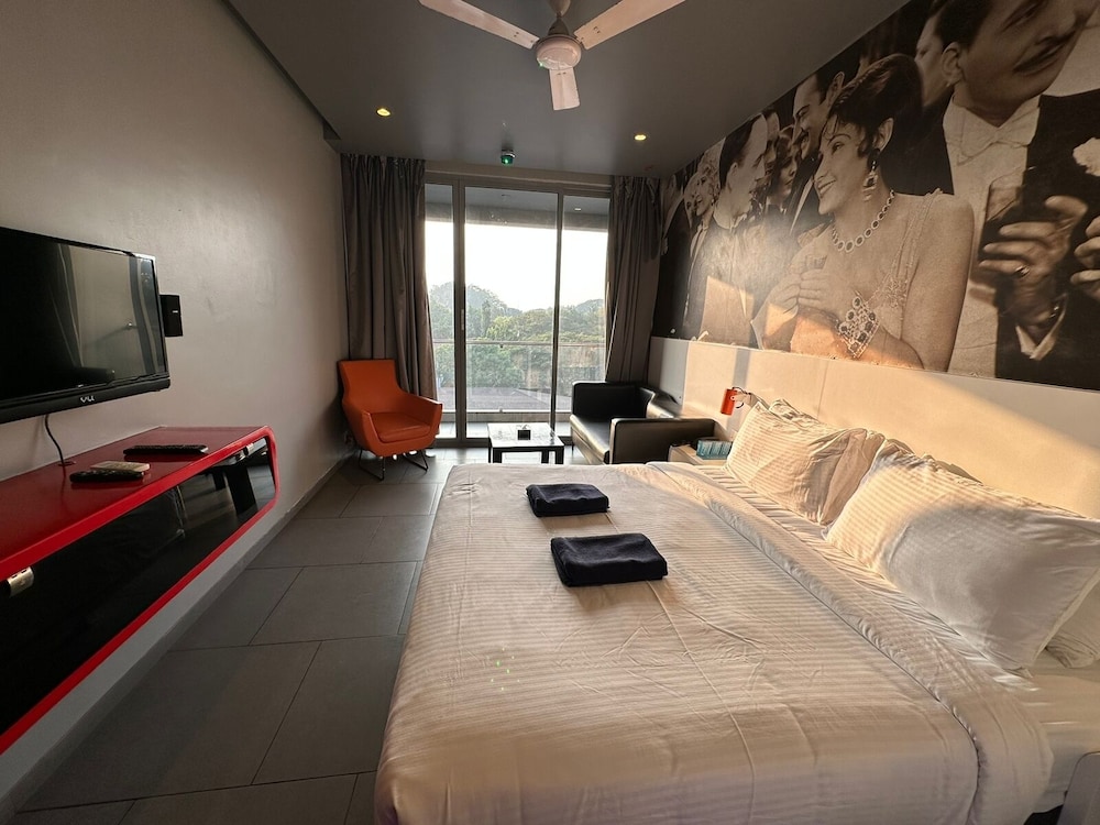 SinQ Party Hotel 12/43