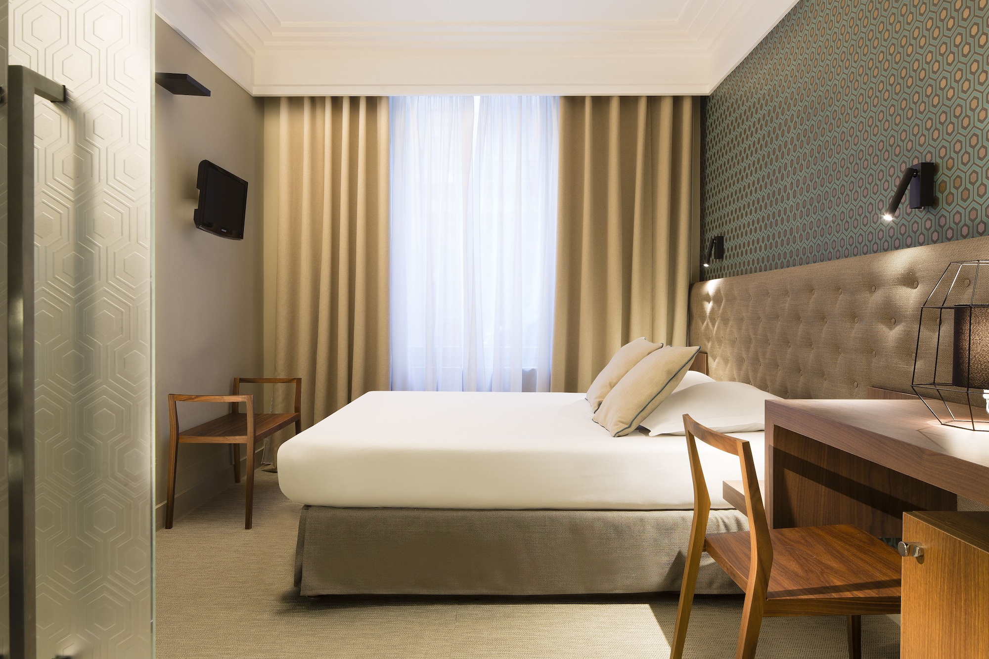 ROOM, DOUBLE BED