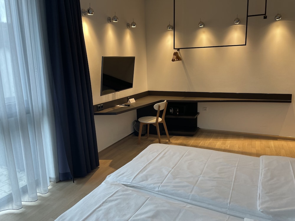 Hotel im Leskanpark 13/37