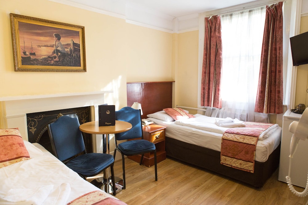 Dolphin Hotel 4/67
