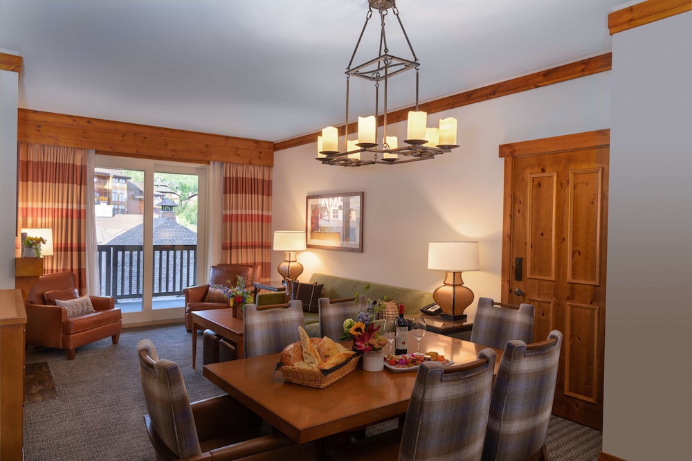 The Lodge At Spruce Peak 70/83