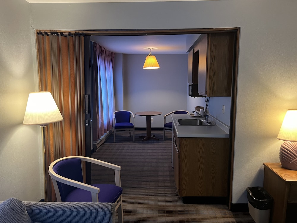 The Ridge Hotel Portage 16/43