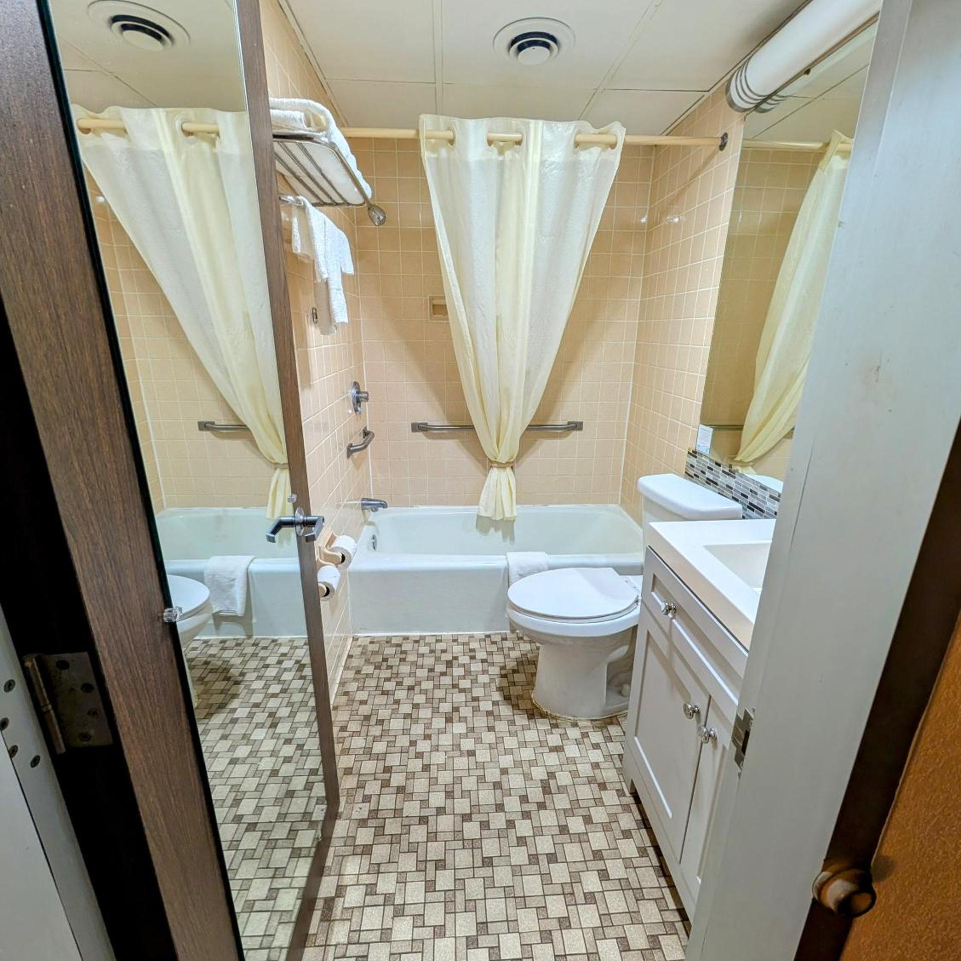 Room, 2 Double Beds, Forsyth, GA 9/9
