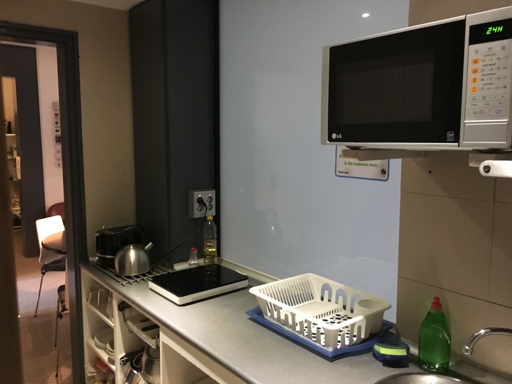 Alternative Creative Youth Hostel Barcelona 8/50