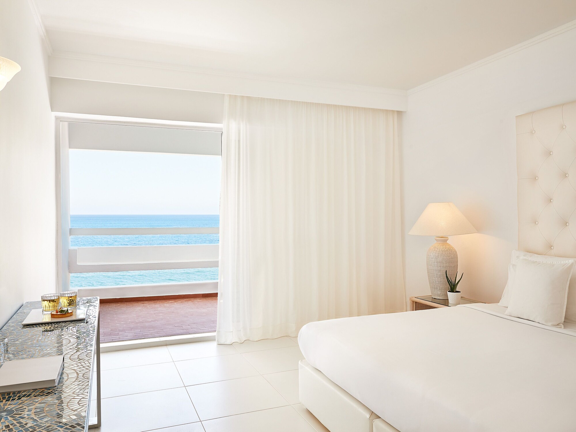 Guest Room, King Bed, Garden or Mountain View