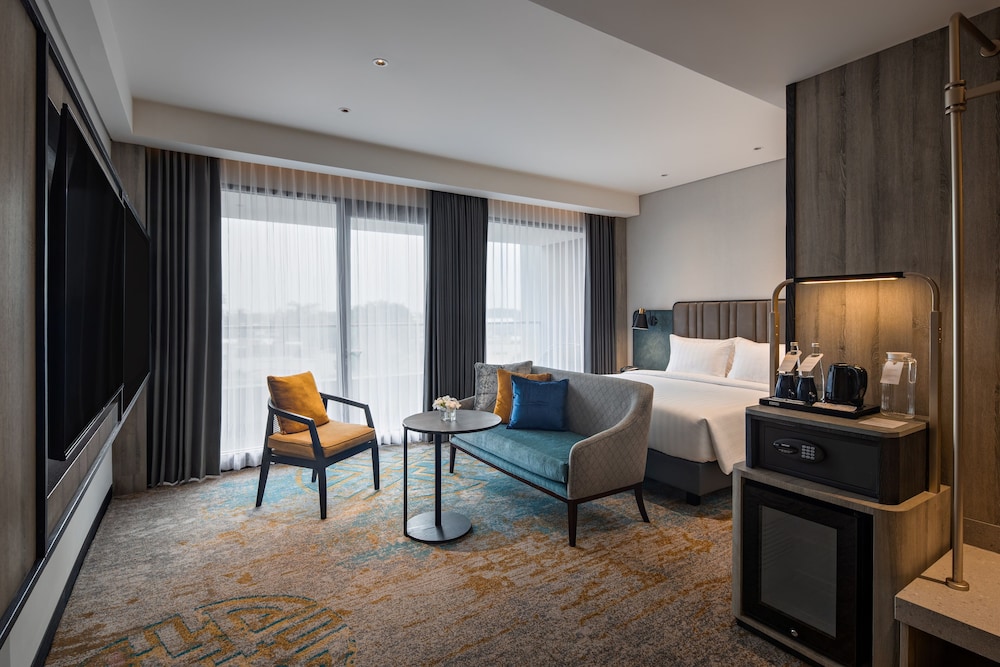 Mercure Madiun 18/41