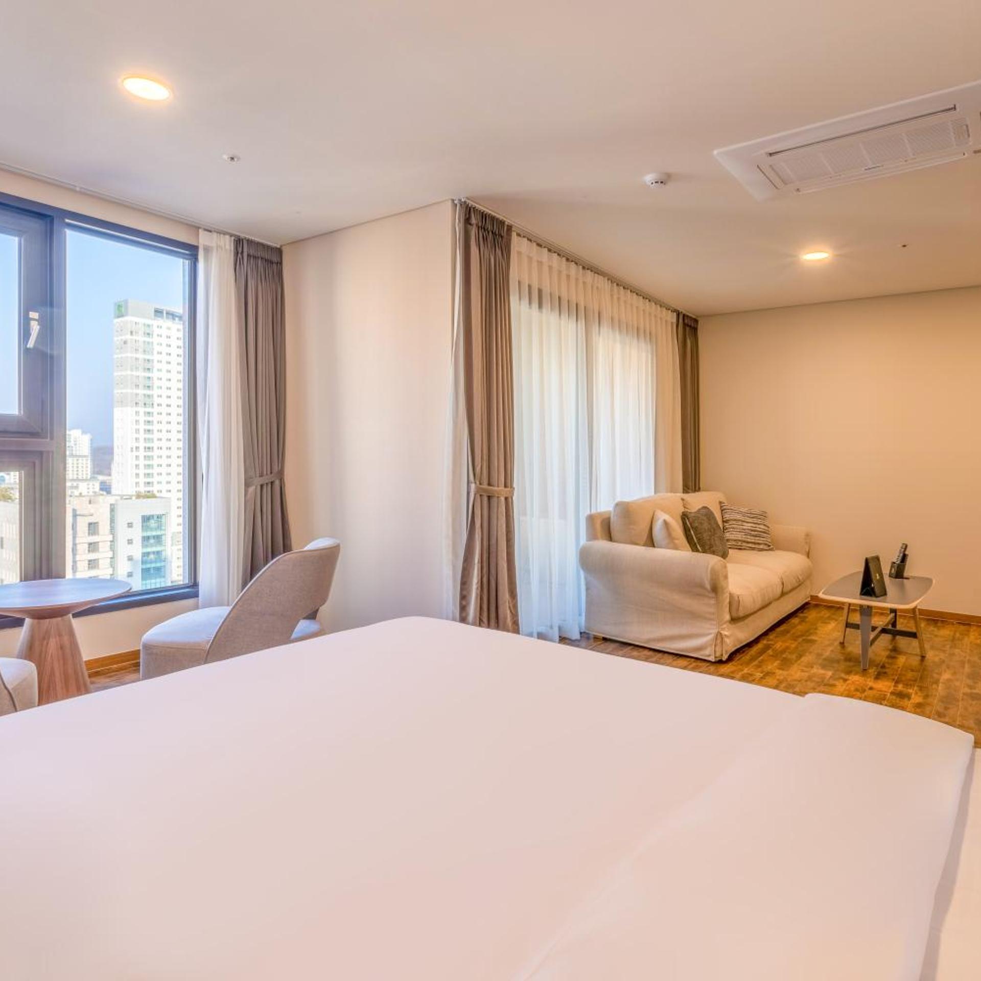 Room at Urbanest Hotel, GOYANG