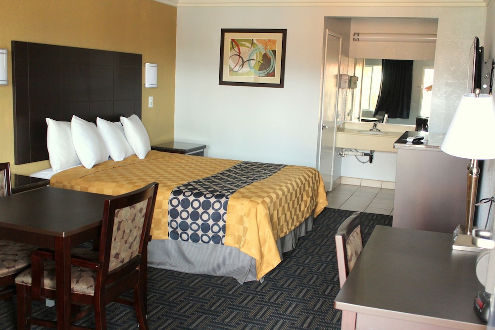 Orange Show Inn San Bernardino 13/19