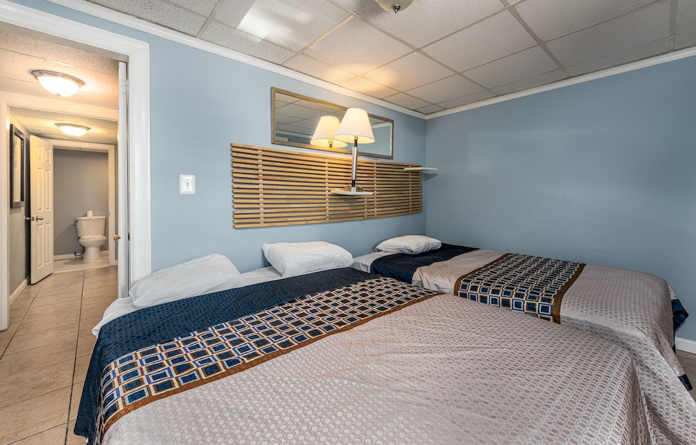 Boardwalk Hotel Charlee Beach House Rentals 14/50