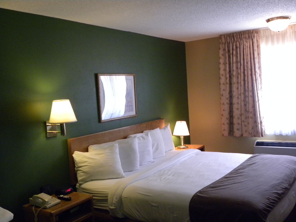 New Victorian Inn and Suites 27/43