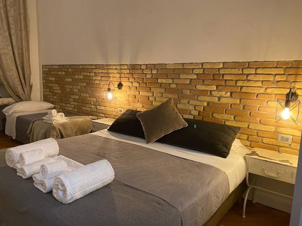 Trevi Contemporary Suite 16/42
