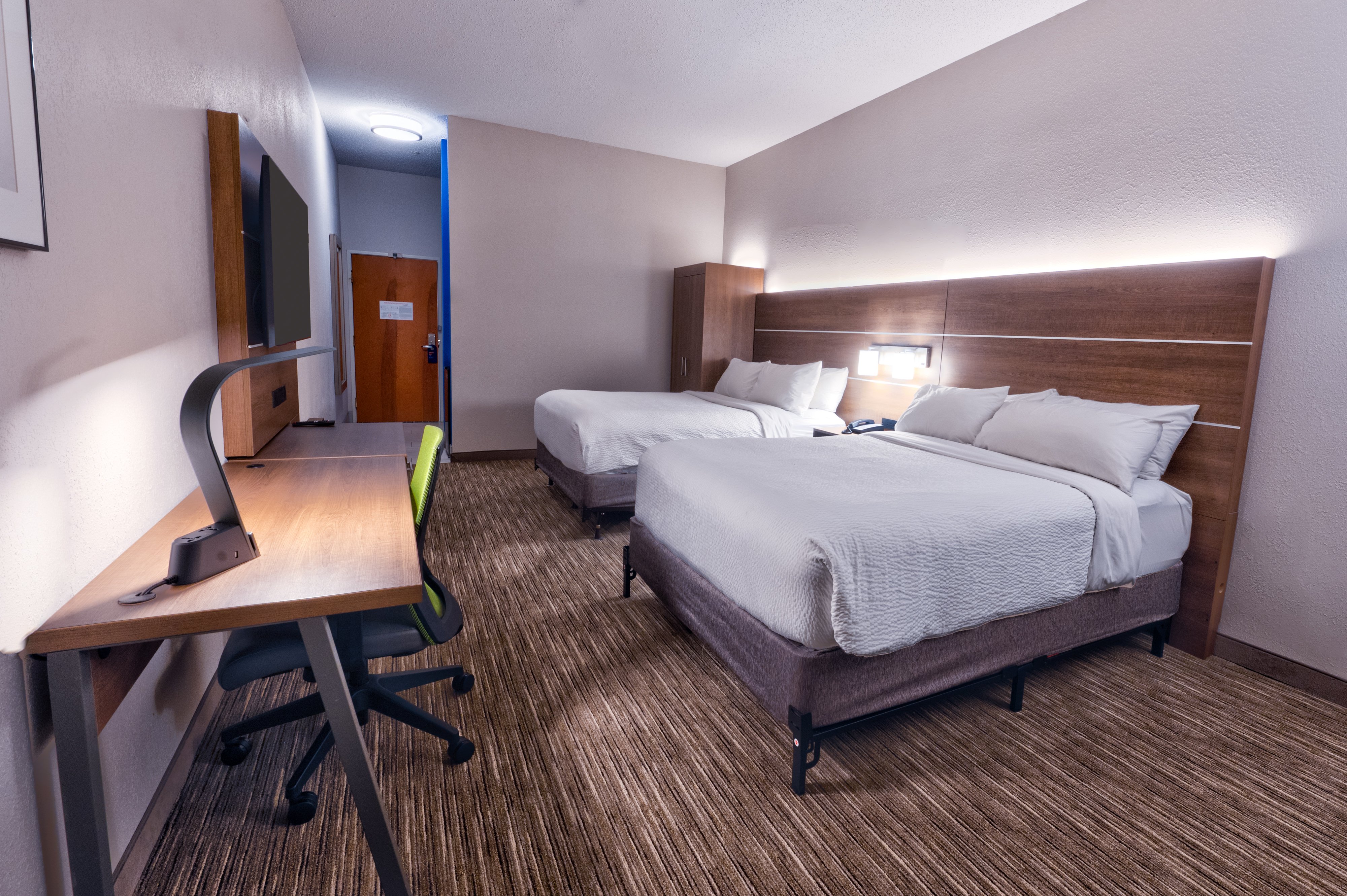 Holiday Inn Express Hotel Suites Goshen 30/75