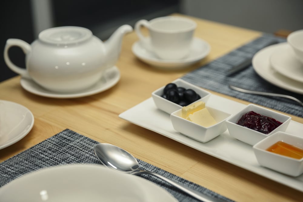 Tea For Two Hotel 20/40