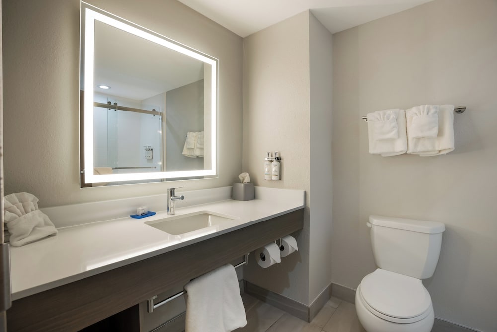 غرفة قياسية بسريرين كوين، Holiday Inn Express Hotel And Suites Perry 5/6