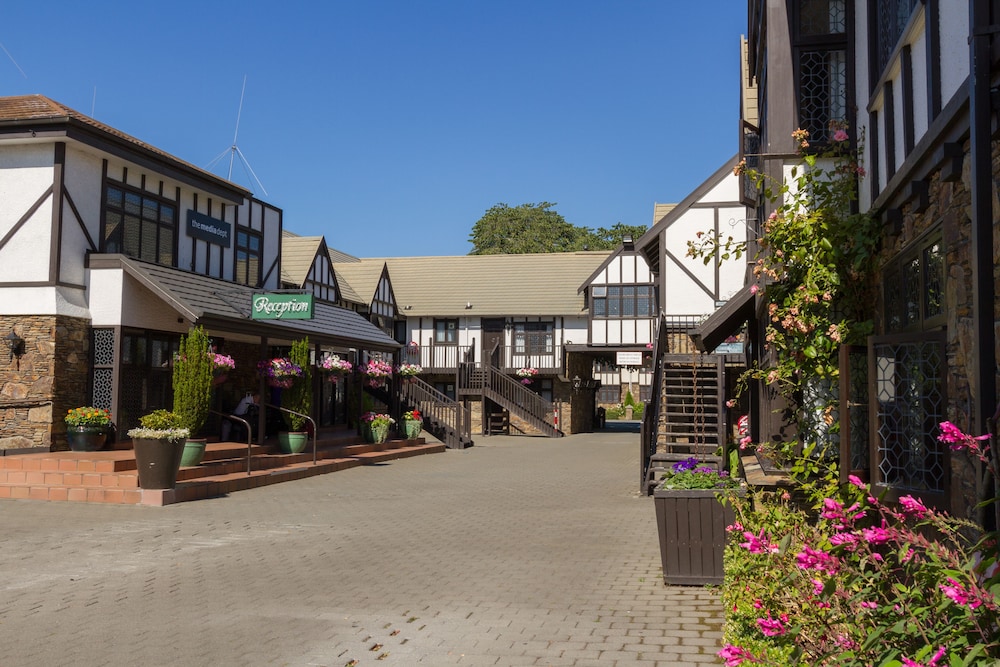 Scenic Hotel Cotswold 64/69