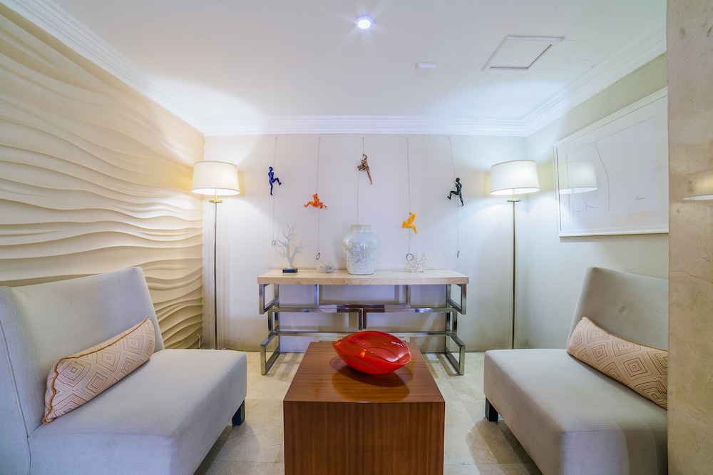 TRYP by Wyndham Aruba Adults Only Hotel 56/75