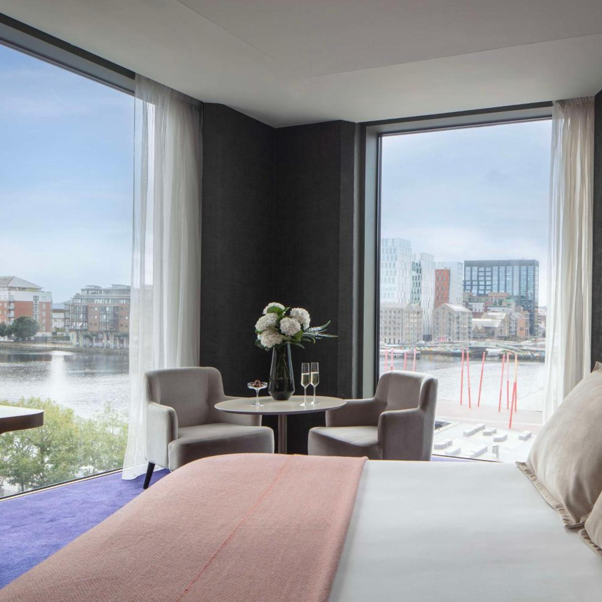 JUNIOR SUITE, WITH EXTRA BED, WITH VIEW, CORNER
