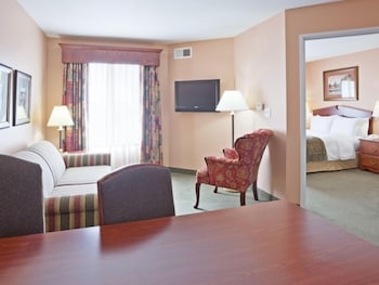Grandstay Residential Suites Hotel - Sheboygan 47/69