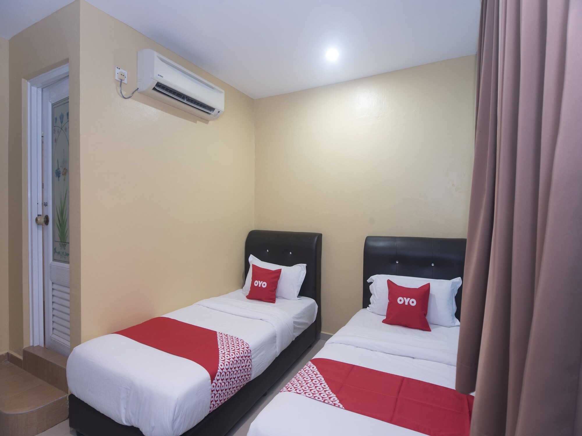 DELUXE, TWIN BEDS