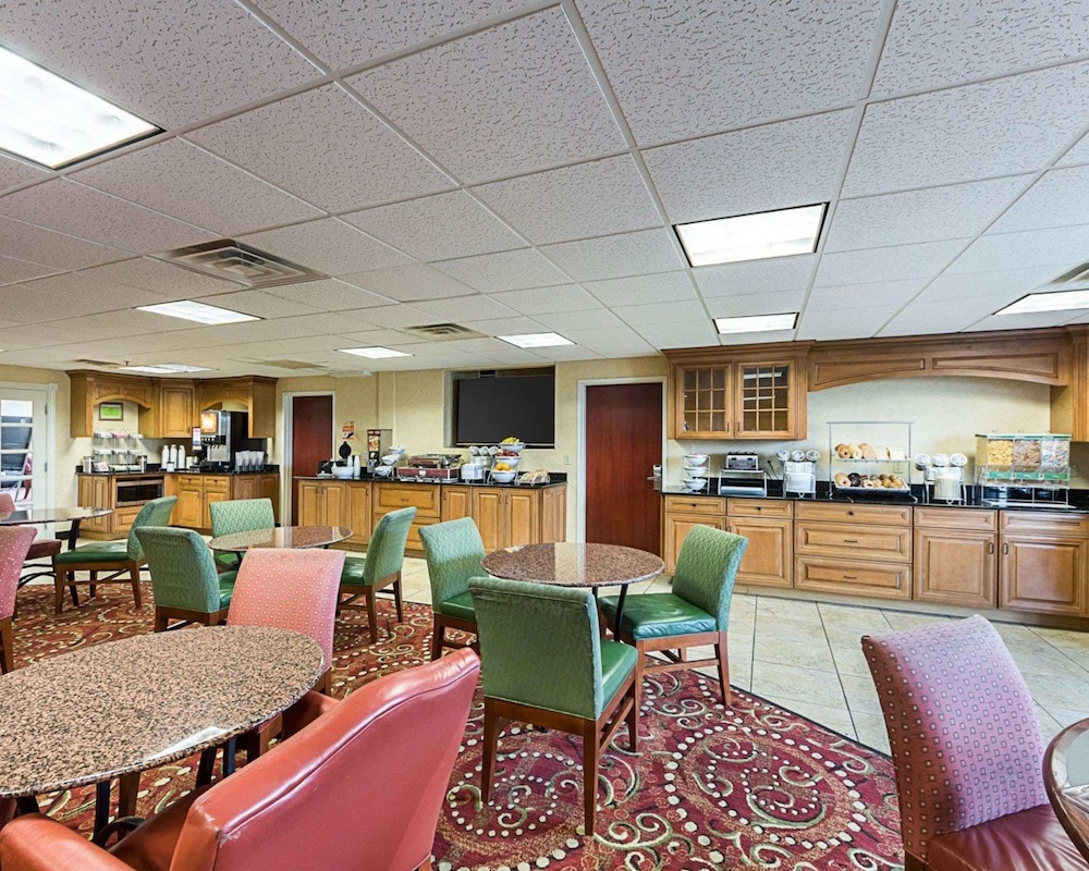 Comfort Suites Airport Wichita, KS 29/41