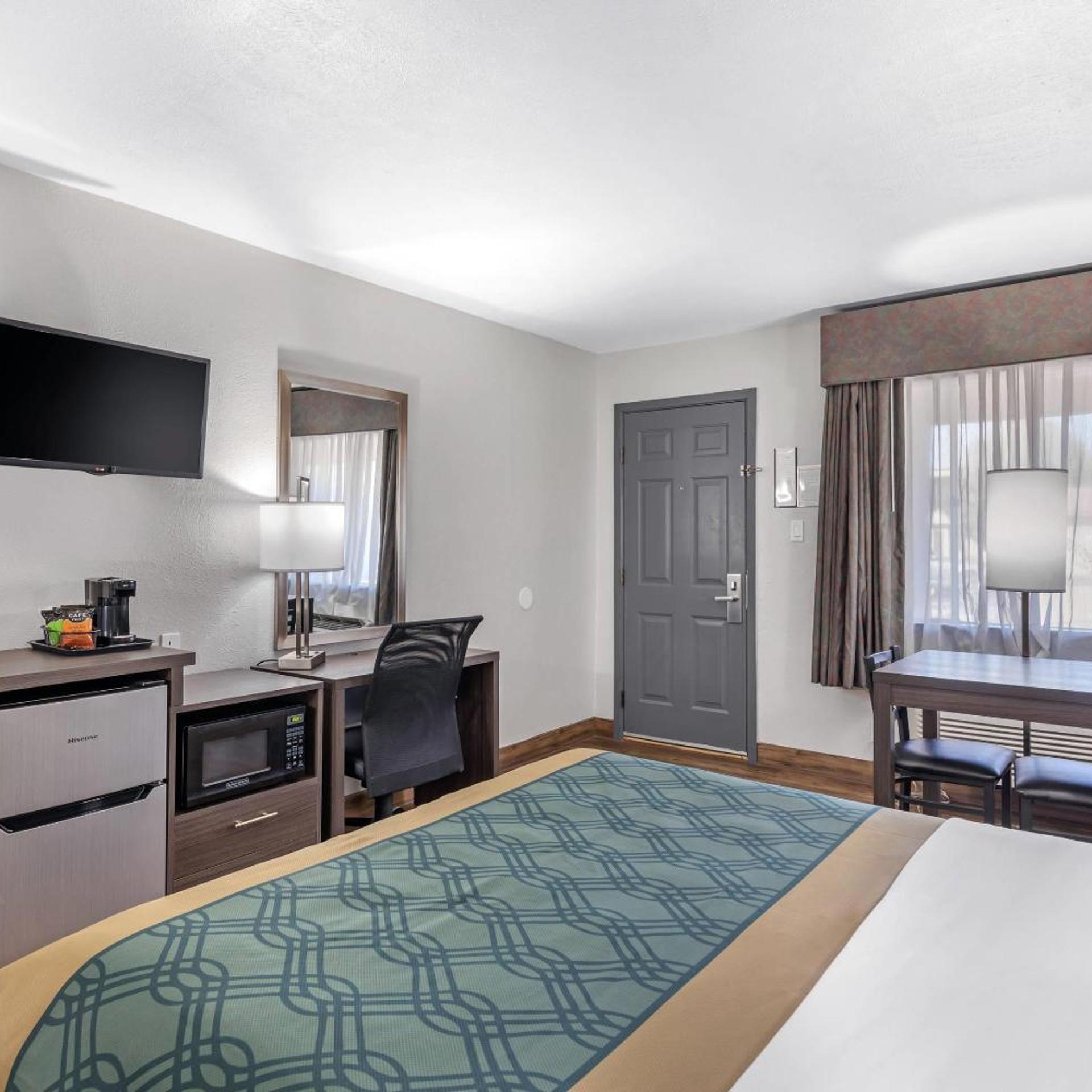غرفة بسرير كينج وسرير كوين، Econo Lodge Inn & Suites Socorro NM 3/4