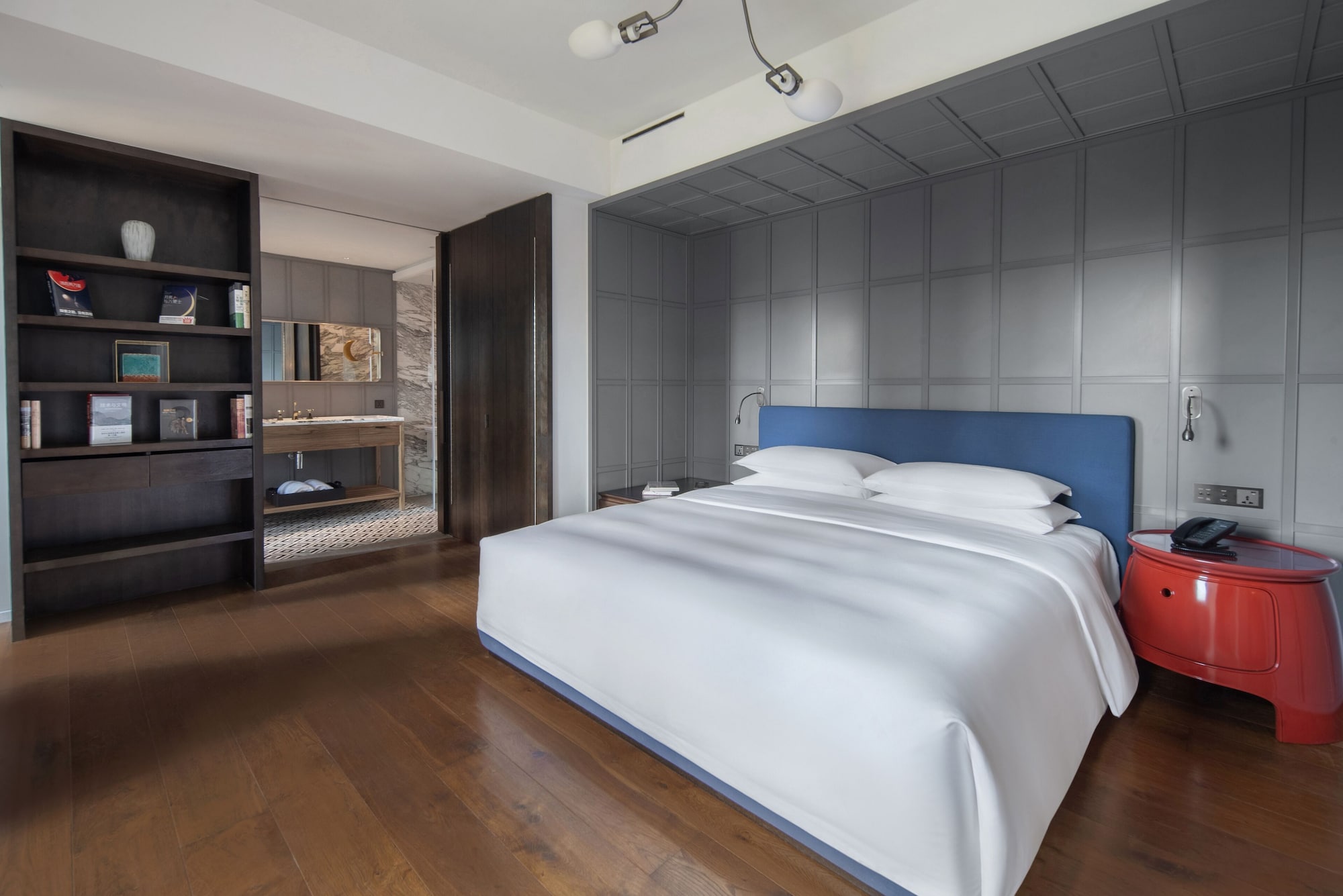 DELUXE, SUITE