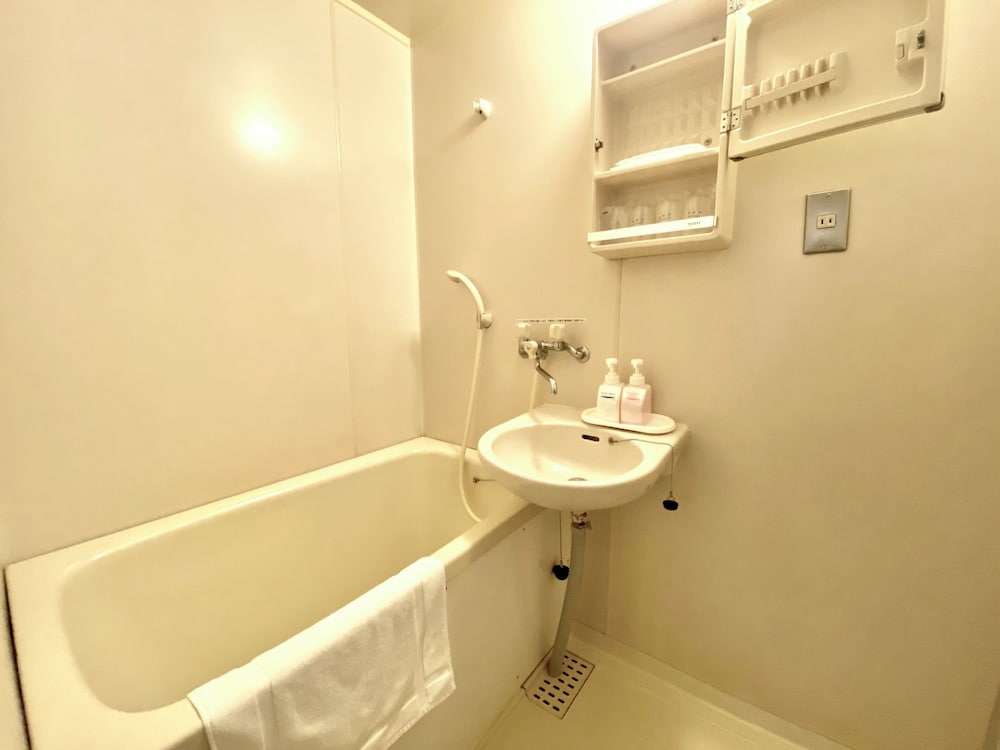4 BEDROOMS, TRADITIONAL