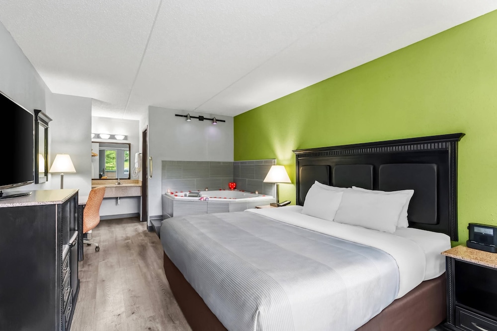 Quality Inn & Suites Gibsonia - Pittsburgh North PA 13/68